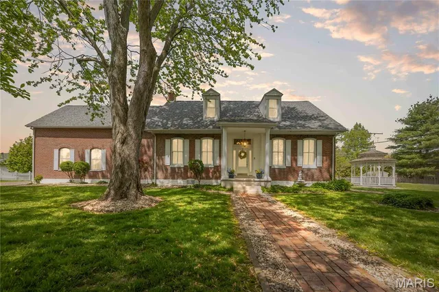 $424,500 | 339 East Mill Street, Millstadt, IL 62260