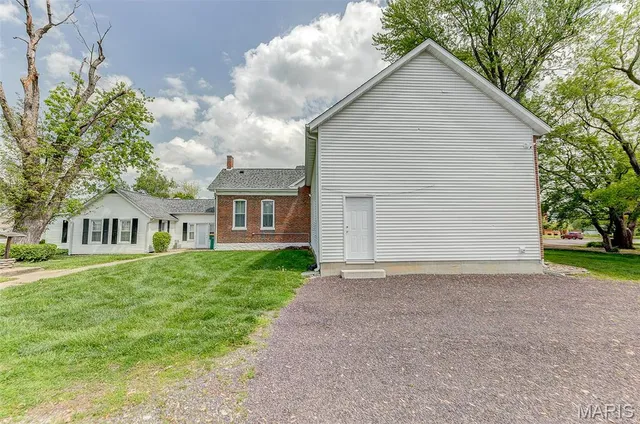 $424,500 | 339 East Mill Street, Millstadt, IL 62260