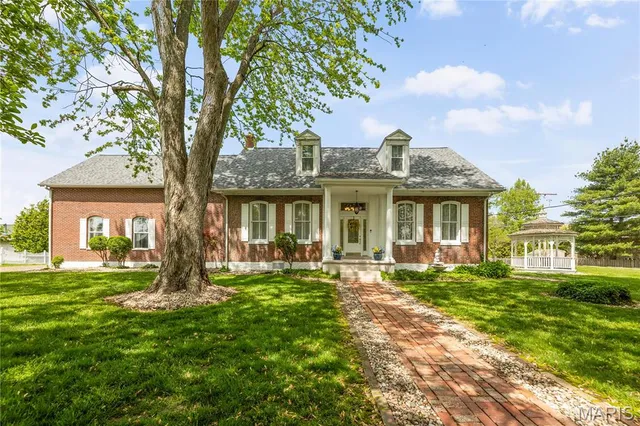 $424,500 | 339 East Mill Street, Millstadt, IL 62260