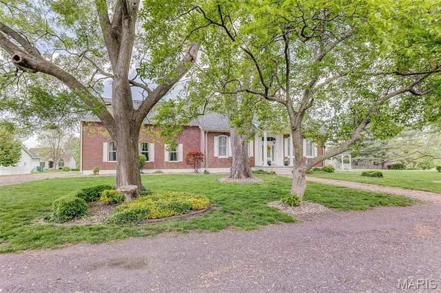 $424,500 | 339 East Mill Street, Millstadt, IL 62260