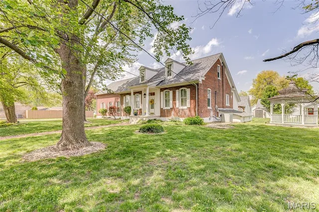 $424,500 | 339 East Mill Street, Millstadt, IL 62260