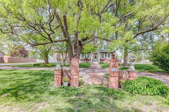 $424,500 | 339 East Mill Street, Millstadt, IL 62260