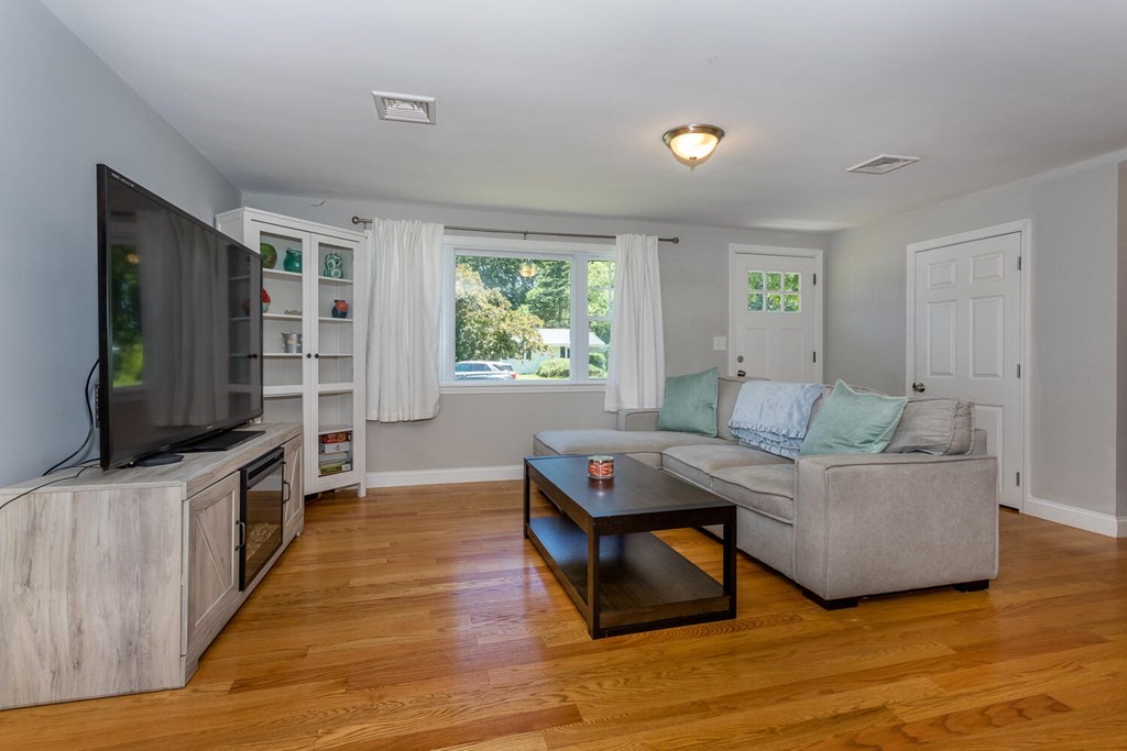 8 Edith Road Framingham, MA 01701 - Photo 3 of 22