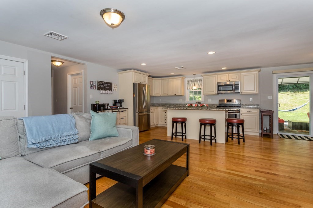 8 Edith Road Framingham, MA 01701 - Photo 5 of 22