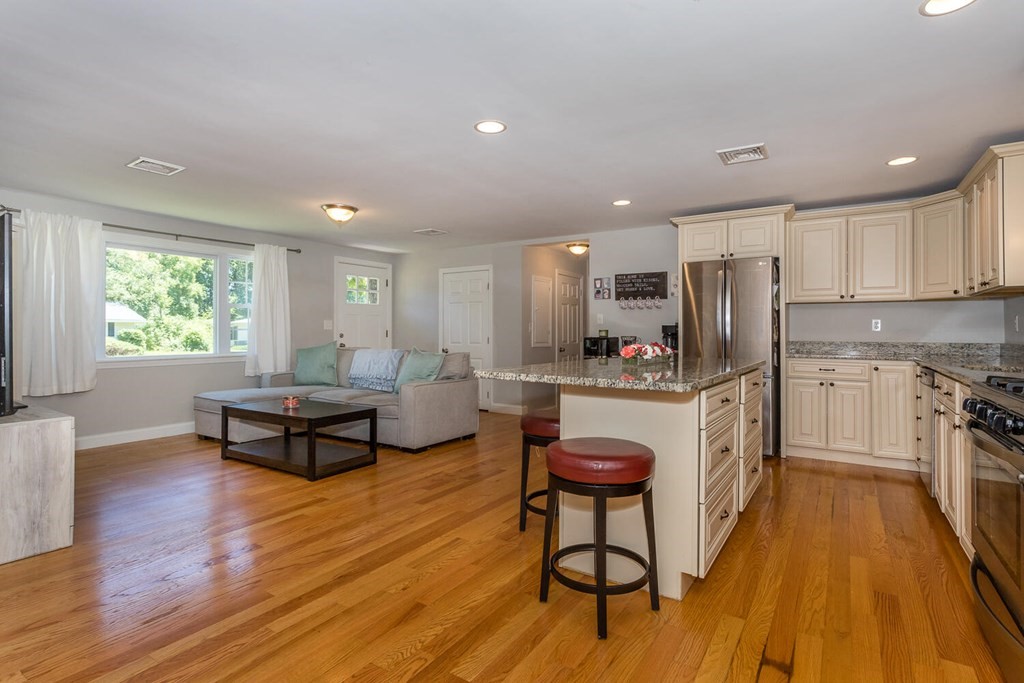 8 Edith Road Framingham, MA 01701 - Photo 7 of 22