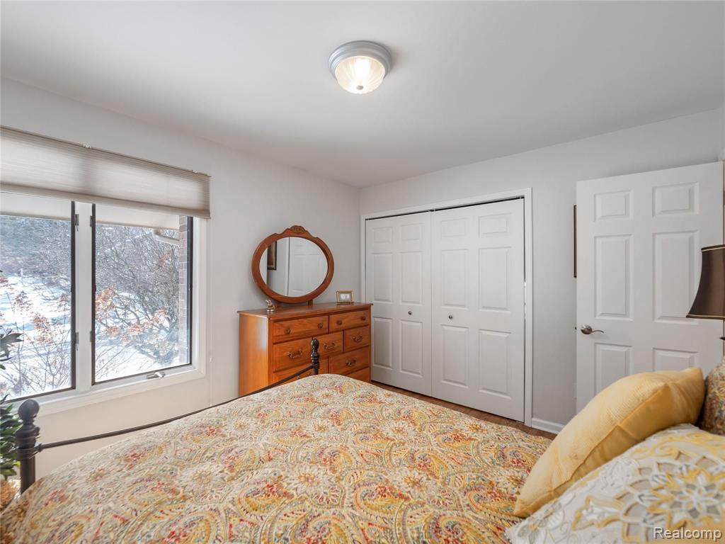21311 Metroview Road Farmington Hills, MI 48335 - Photo 38 of 78