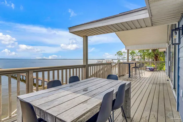 a view of entryway with a front door