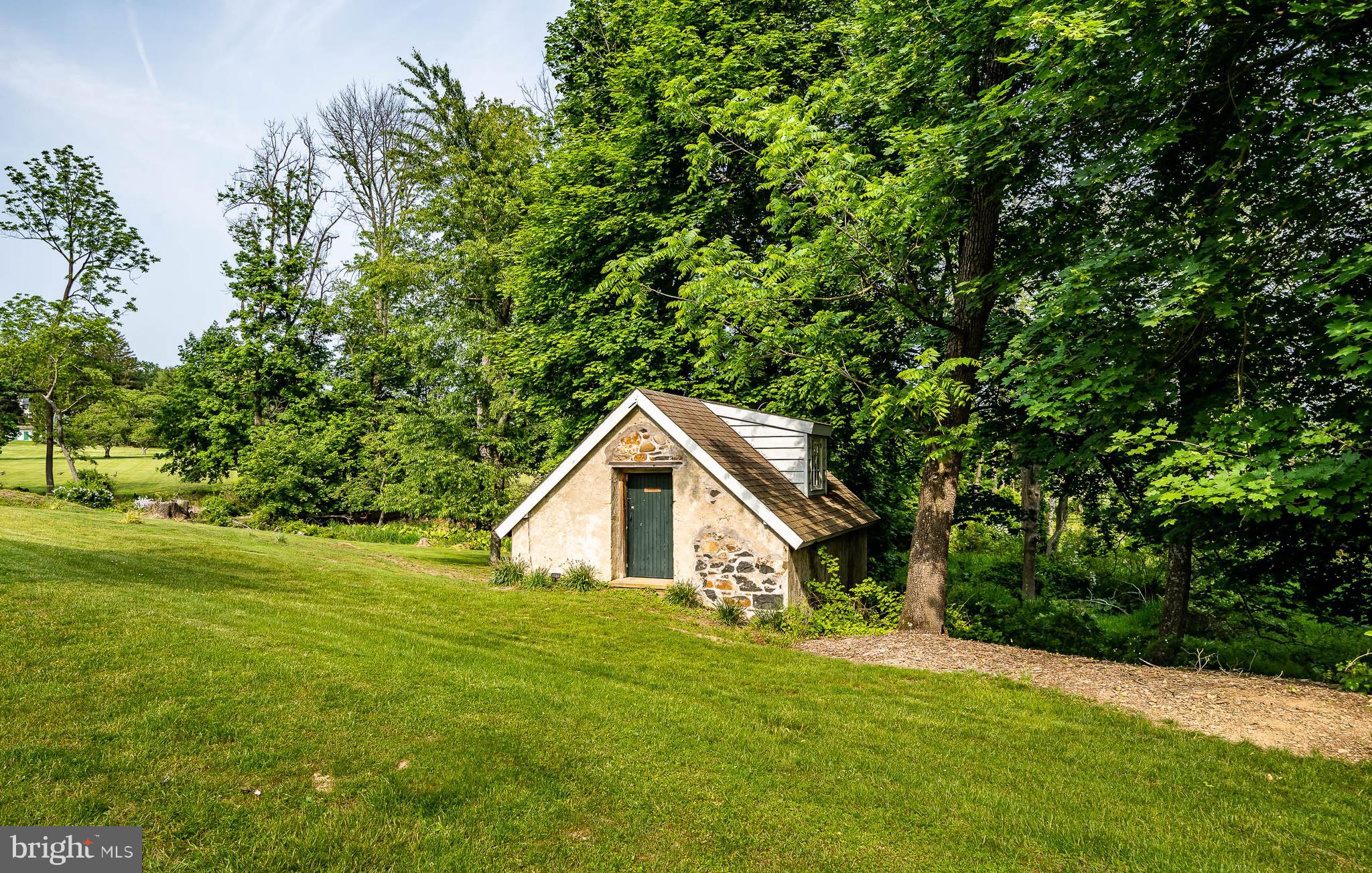 1135 Sugartown Road Berwyn, PA 19312 - Photo 4 of 112 Spring House