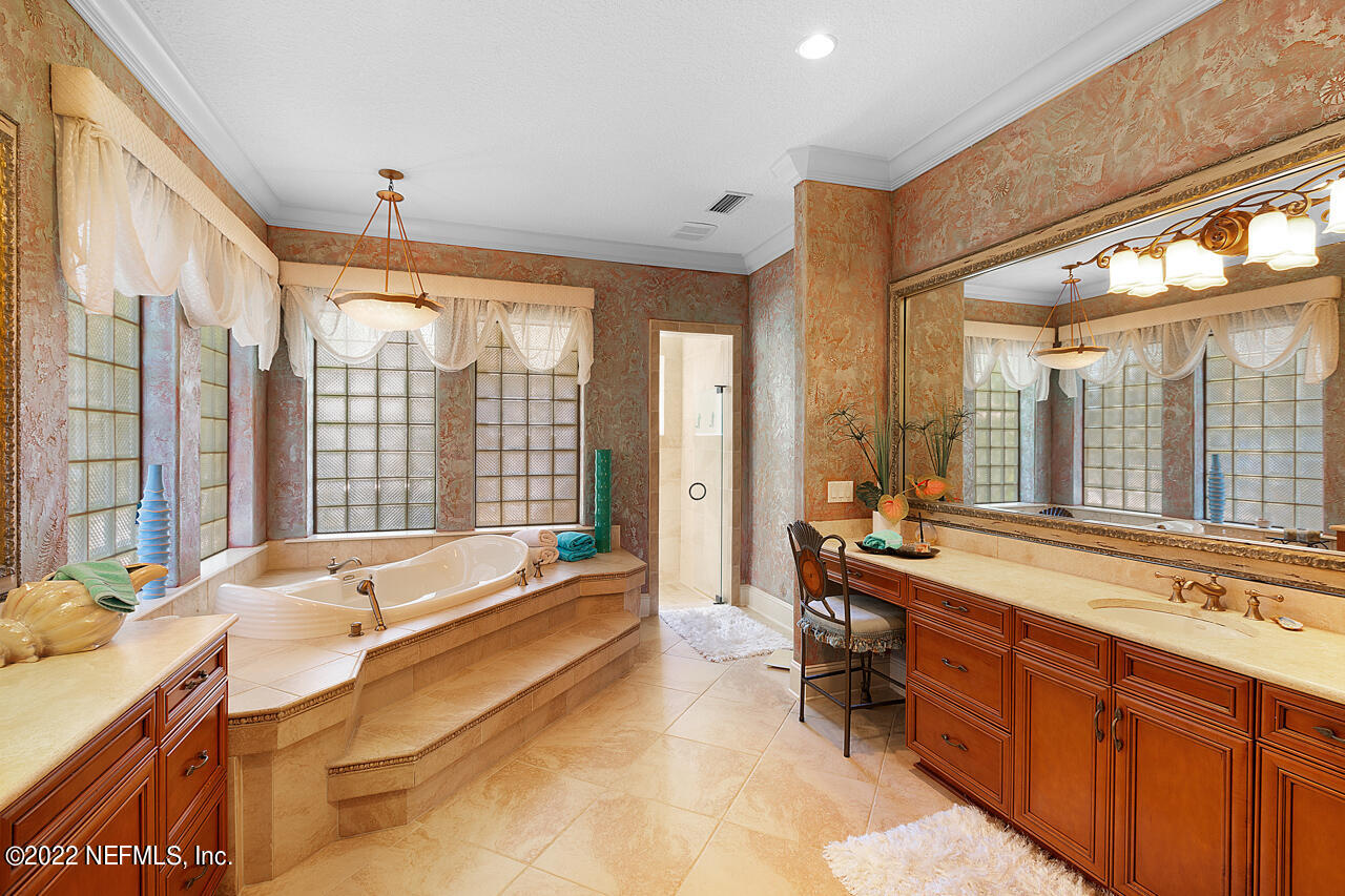 13639 Queens Harbor Boulevard Jacksonville, FL 32225 - Photo 18 of 59 Large master bath