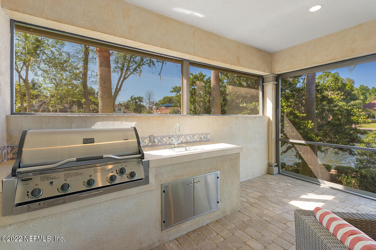 13639 Queens Harbor Boulevard Jacksonville, FL 32225 - Photo 41 of 59 Outback kitchen area