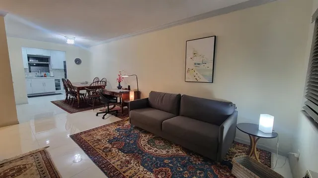 $1,800 | 3701 Tyler Street, Unit 114, Hollywood, FL 33021