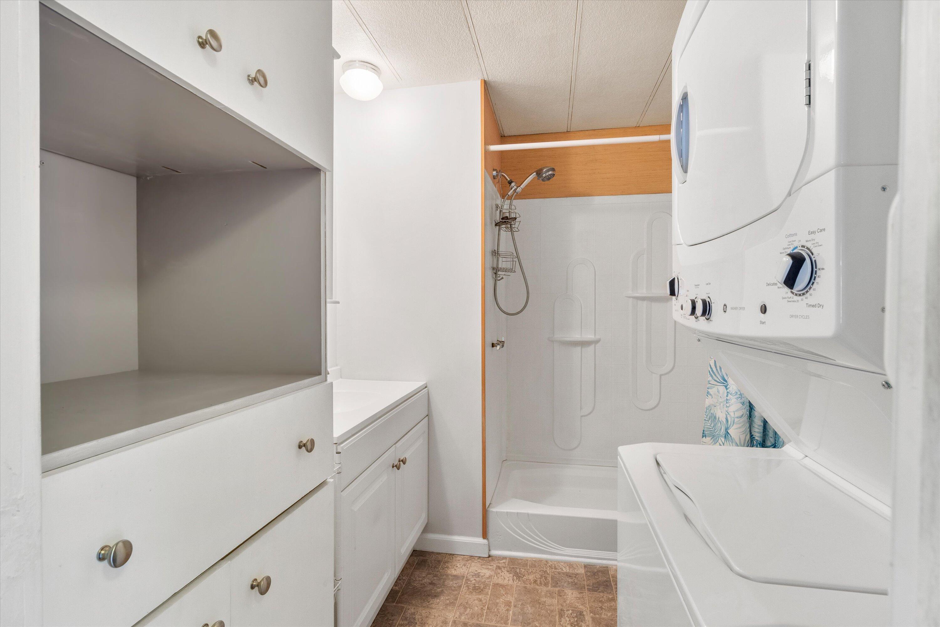 2252 Table Rock Road, Unit 9 Medford, OR 97501 - Photo 13 of 27 13-2252 Table Rock Rd #9-13