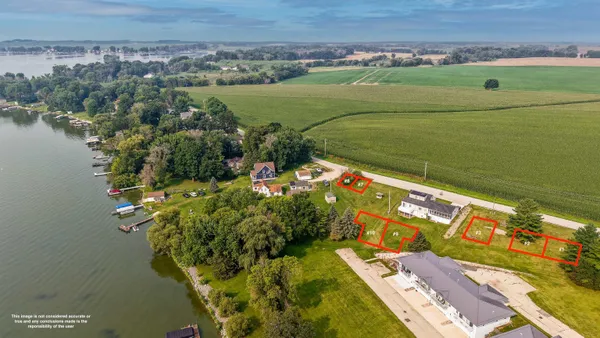 $105,000 | W10723 Blackhawk Trail, Fox Lake, WI 53933
