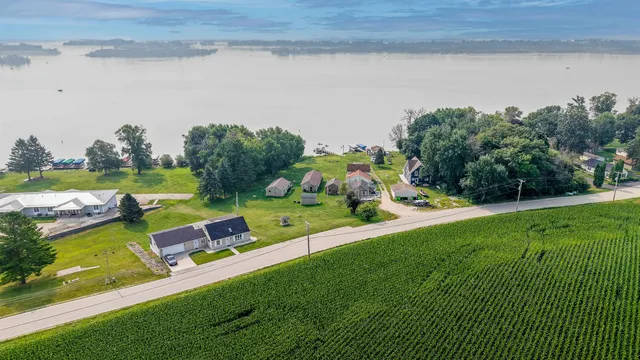 $105,000 | W10723 Blackhawk Trail, Fox Lake, WI 53933