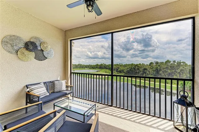 $300,000 | 18114 Gawthrop Drive, Unit 403, Bradenton, FL 34211