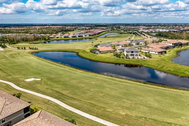 $300,000 | 18114 Gawthrop Drive, Unit 403, Bradenton, FL 34211