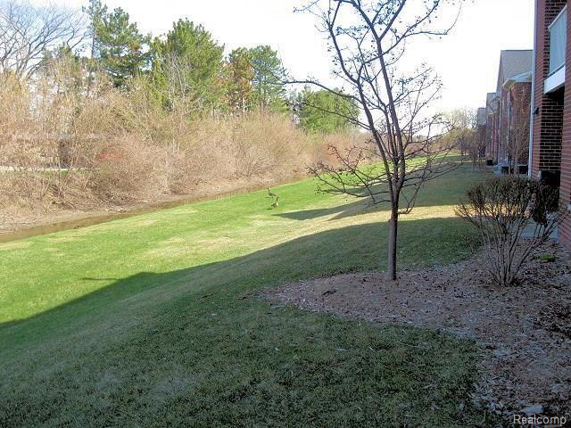 33522 Utica Road, Unit 7 Fraser, MI 48026 - Photo 17 of 25 33522 Utica Rd, Unit 7 018.jpg