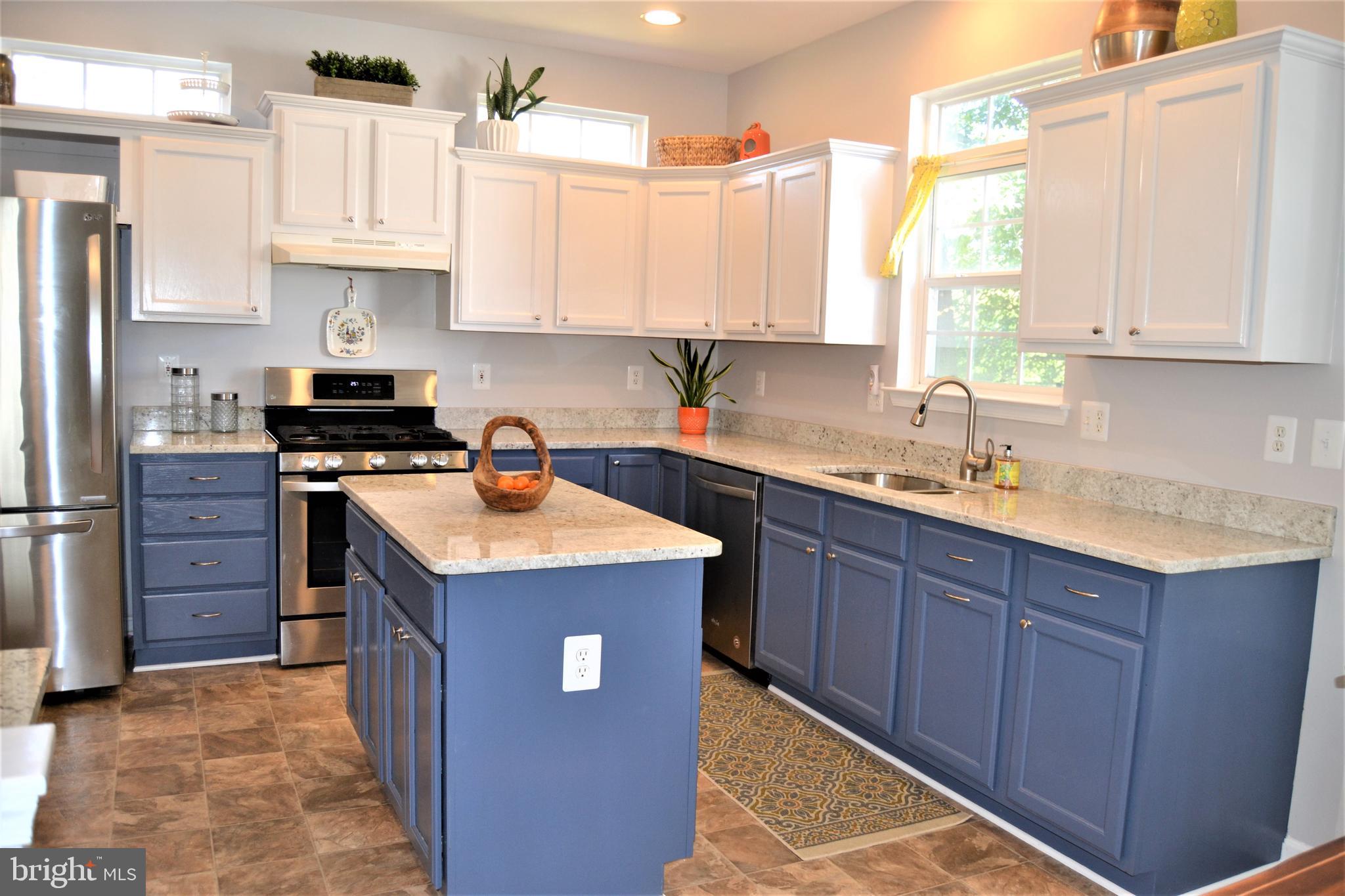 125 South Hilltop Road Baltimore, MD 21228 - Photo 21 of 66 Kitchen with new granite counters