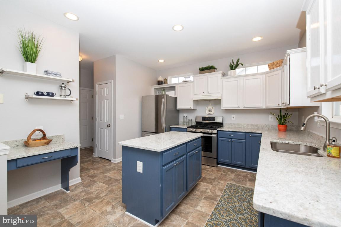 125 South Hilltop Road Baltimore, MD 21228 - Photo 22 of 66 Laundry and powder room in hall