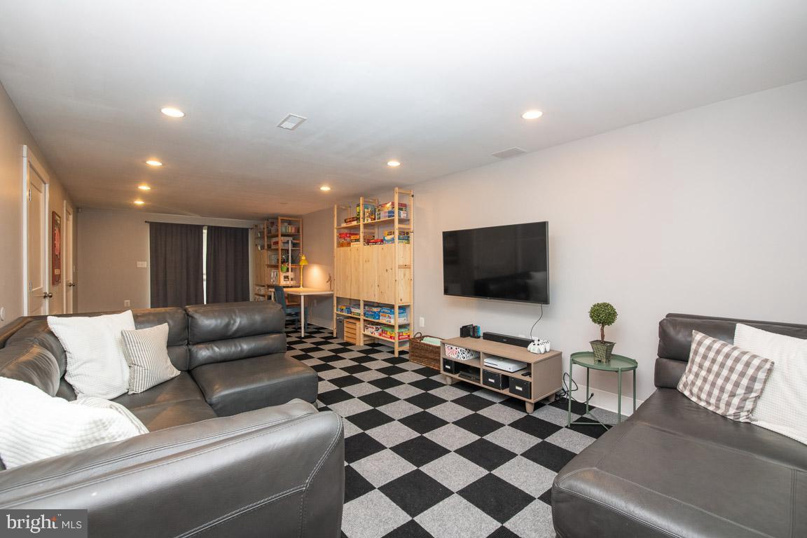 125 South Hilltop Road Baltimore, MD 21228 - Photo 50 of 66 Gallery Image 50
