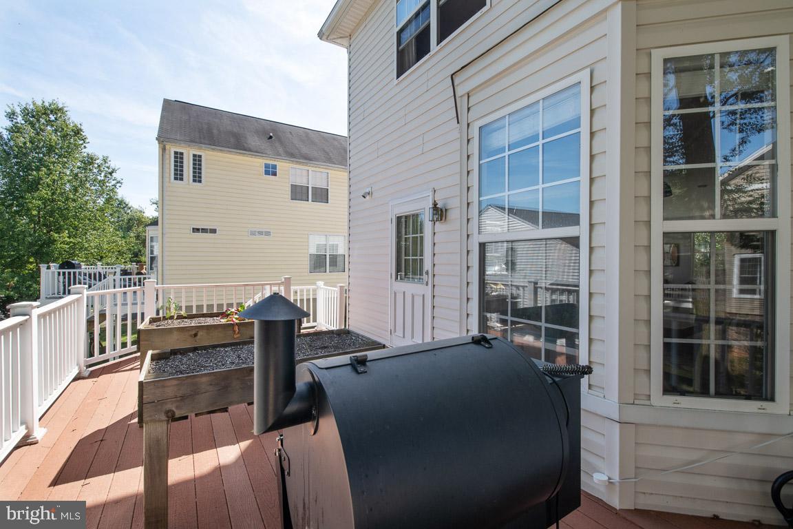125 South Hilltop Road Baltimore, MD 21228 - Photo 53 of 66 Deck off kitchen
