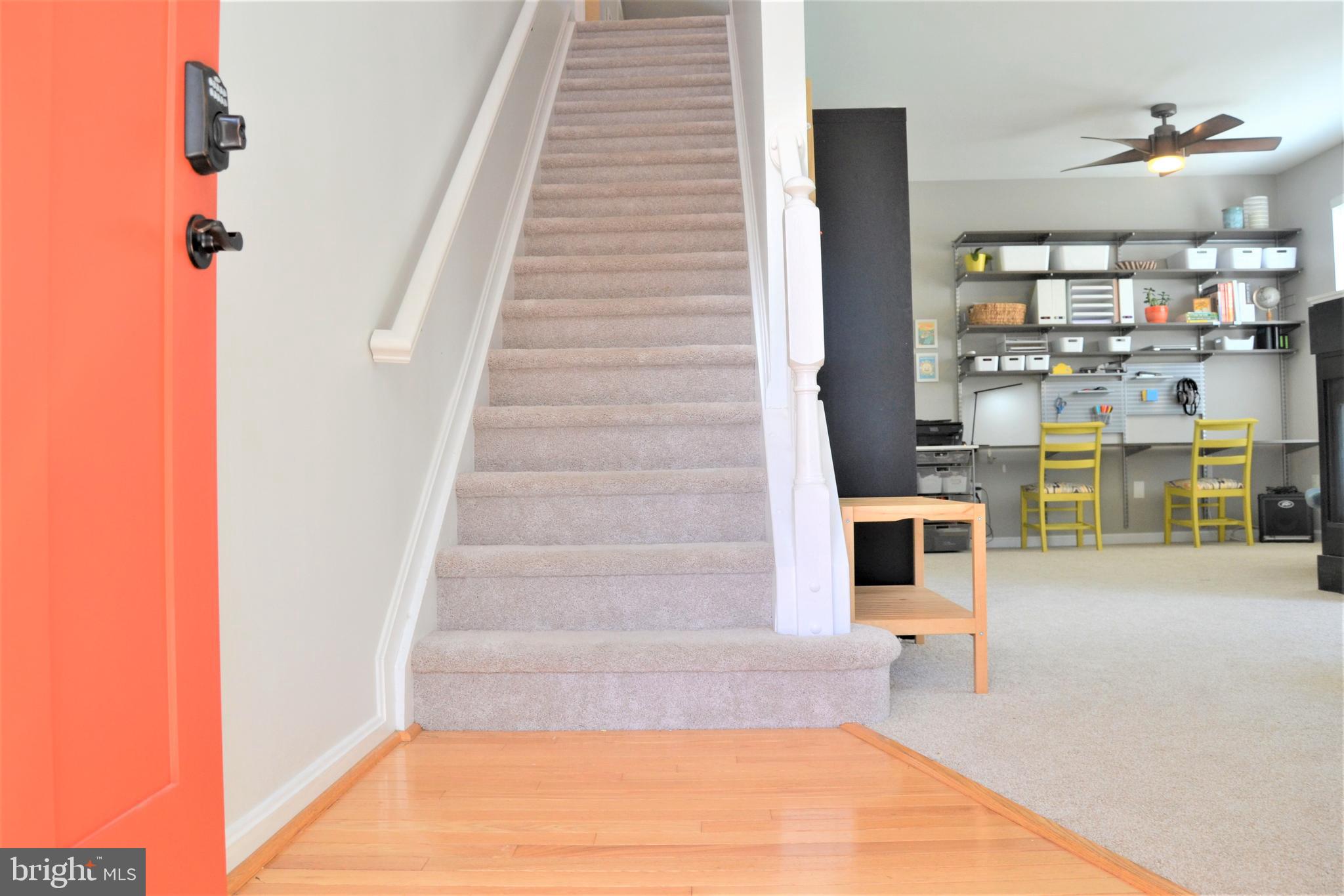 125 South Hilltop Road Baltimore, MD 21228 - Photo 9 of 66 Come on in!