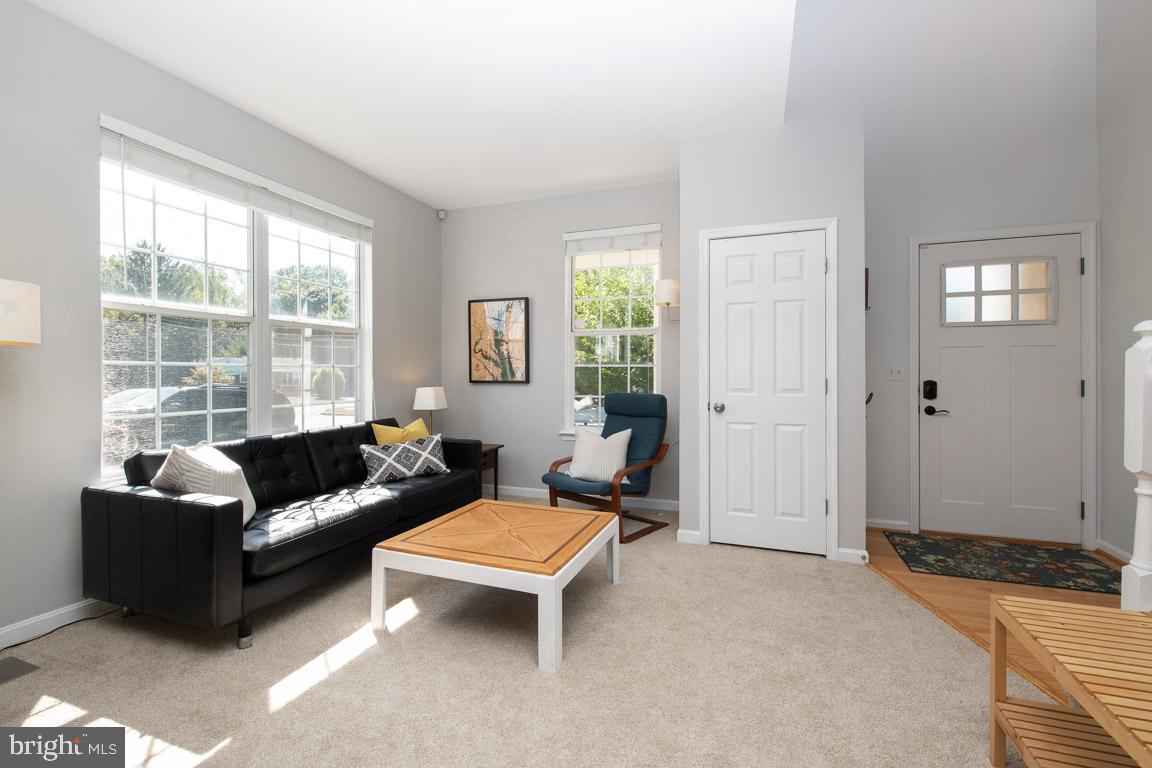 125 South Hilltop Road Baltimore, MD 21228 - Photo 10 of 66 Bright living room