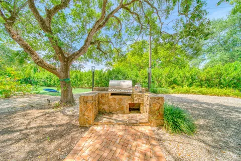 $2,500,000 | 9737 Southwest 98th Street, Miami, FL 33176