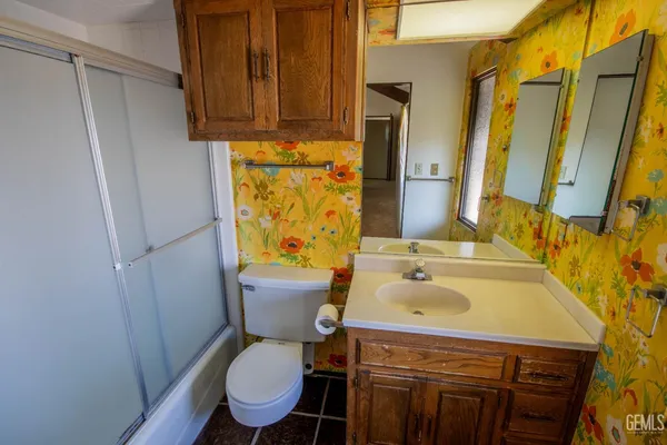 $1,399,000 | Undisclosed Address, Bakersfield, CA 93306