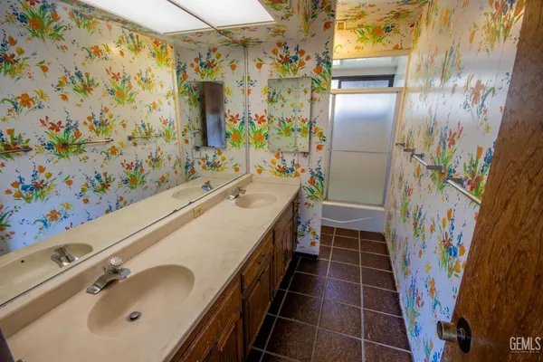 $1,399,000 | Undisclosed Address, Bakersfield, CA 93306