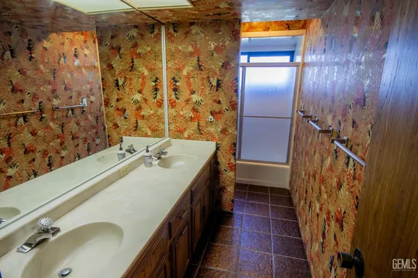 $1,399,000 | Undisclosed Address, Bakersfield, CA 93306