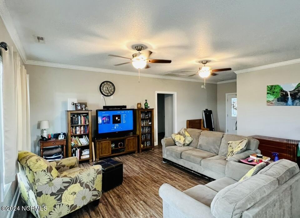 408 Bartlett Road Shawboro, NC 27973 - Photo 9 of 21 Family room