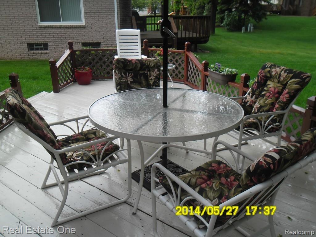 2788 Winter Park Road Rochester, MI 48309 - Photo 4 of 46 Newly Stained Deck