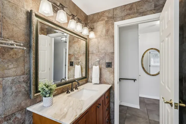 $639,000 | 28 East 55th Street, Hinsdale, IL 60521