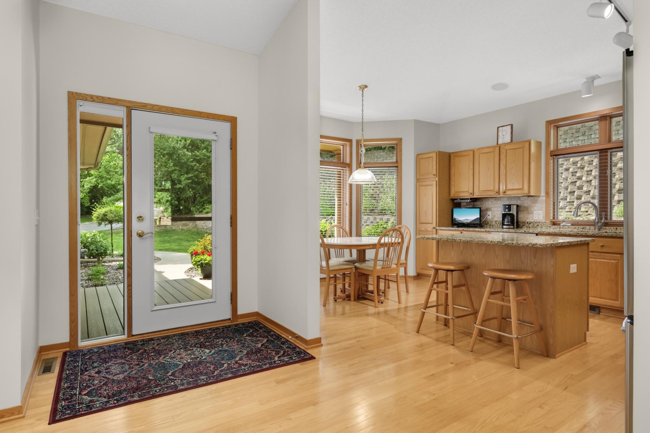 7081 Crowne Oak Road Eden Prairie, MN 55344 - Photo 8 of 36