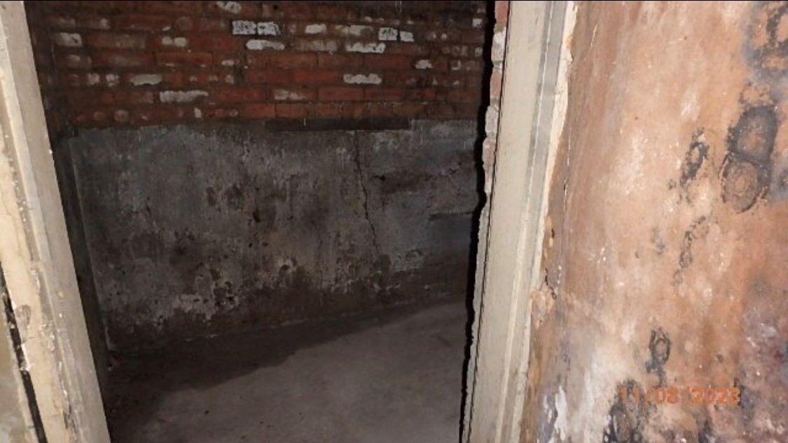 8217 South Rhodes Avenue Chicago, IL 60619 - Photo 17 of 22 a close view of shower