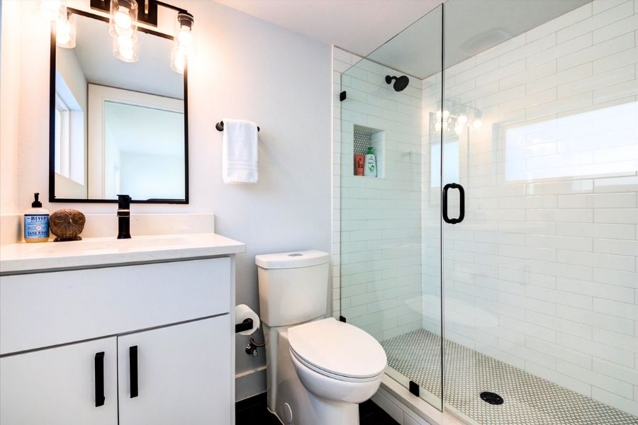 916 East 50th Street, Unit 1 Austin, TX 78751 - Photo 36 of 36 Full bathroom on the 3rd floor features the same polished finishes as the rest of the home. CLICK VIRTUAL TOUR FOR FLOOR PLAN AND 3D WALK THROUGH!