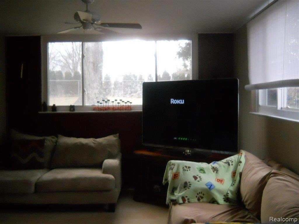 1751 Middle Trail Road Walled Lake, MI 48390 - Photo 22 of 24 045.JPG