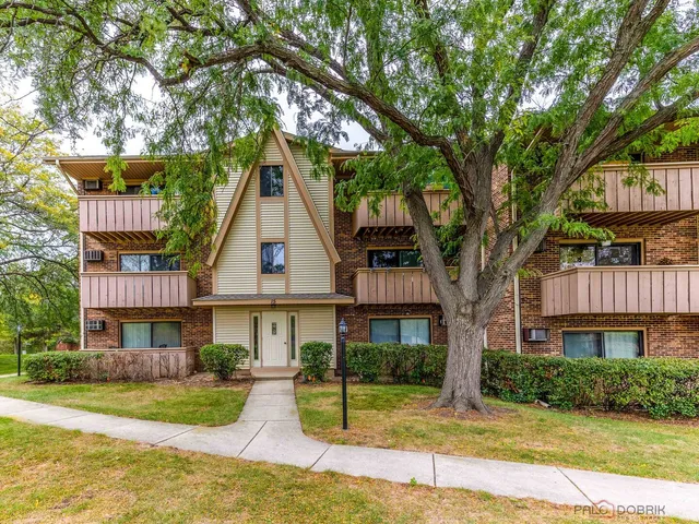 $205,000 | 15 Echo Court, Unit 8, Vernon Hills, IL 60061