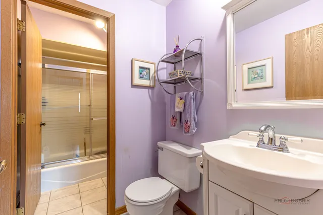 $205,000 | 15 Echo Court, Unit 8, Vernon Hills, IL 60061