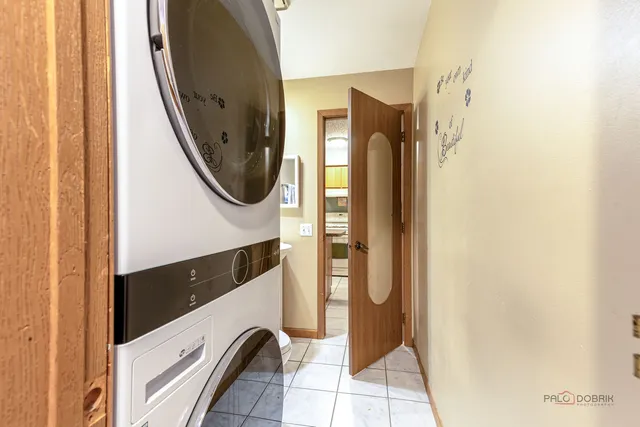 $205,000 | 15 Echo Court, Unit 8, Vernon Hills, IL 60061