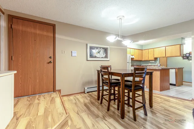 $205,000 | 15 Echo Court, Unit 8, Vernon Hills, IL 60061