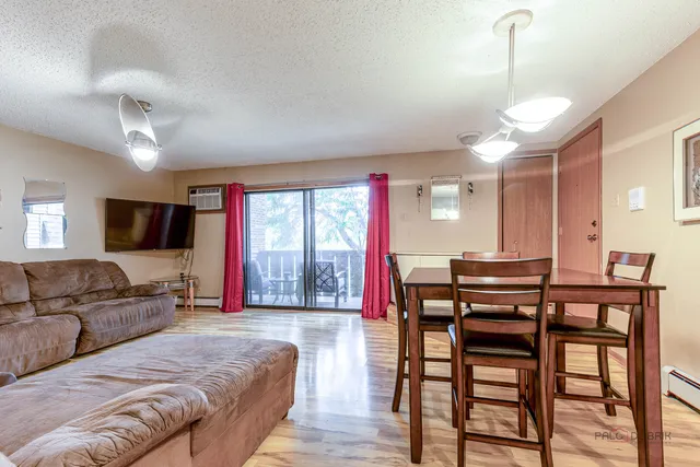 $205,000 | 15 Echo Court, Unit 8, Vernon Hills, IL 60061