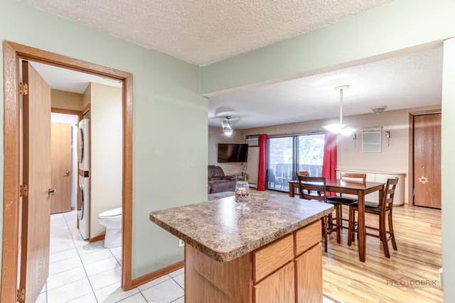 $205,000 | 15 Echo Court, Unit 8, Vernon Hills, IL 60061