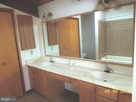 2241 Allen Road Berryville, VA 22611 - Photo 7 of 30 Bath (Master) 1
