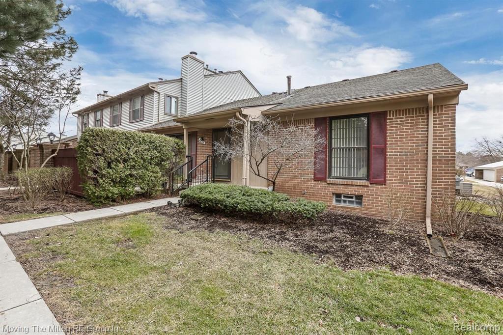 31218 Country Way Farmington Hills, MI 48331 - Photo 17 of 26