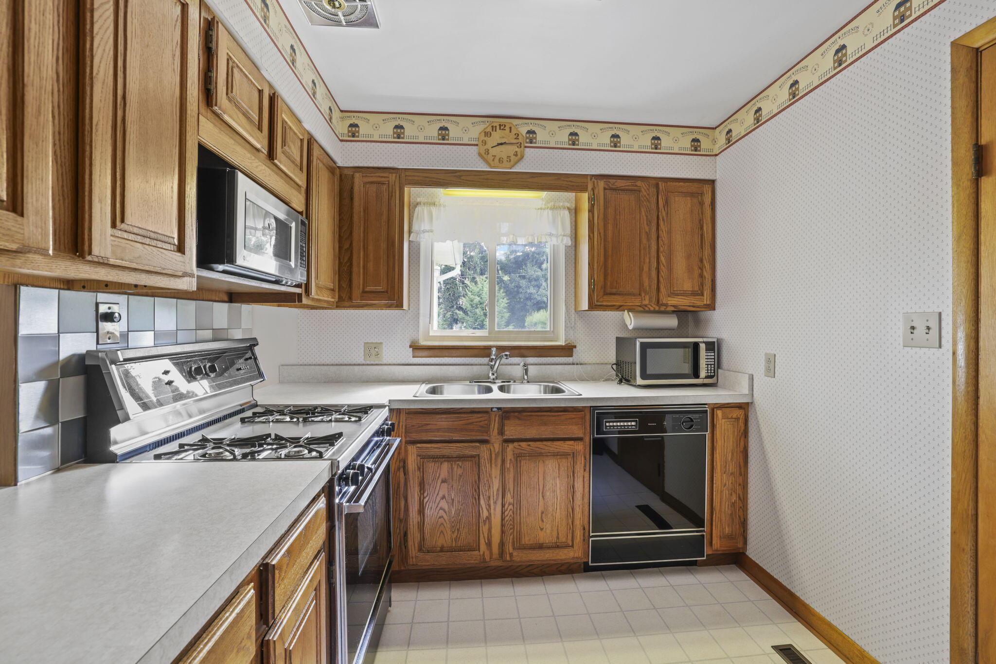 702 Sherwick Road Newark, OH 43055 - Photo 15 of 54 Kitchen