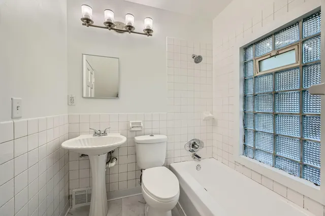 $2,200 | 3014 North Humboldt Avenue, Minneapolis, MN 55411