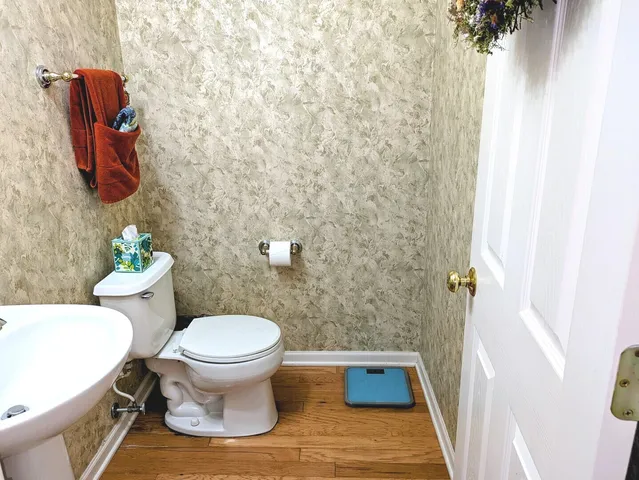 $2,500 | 2927 Falling Waters Lane, Lindenhurst, IL 60046