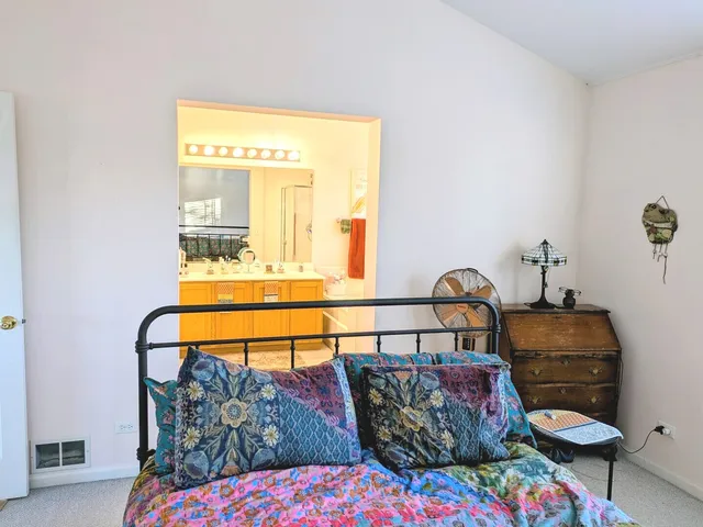 $2,500 | 2927 Falling Waters Lane, Lindenhurst, IL 60046